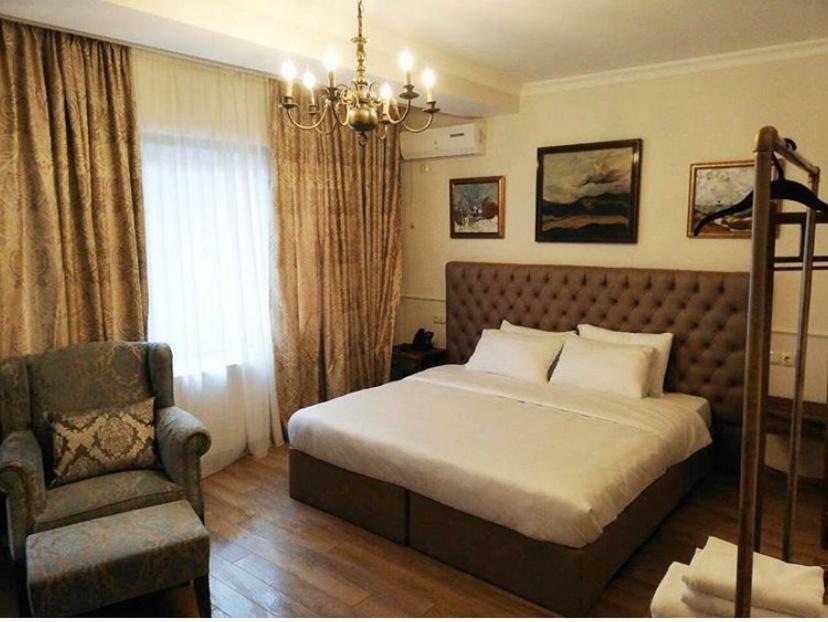 Omart Hotel - Gallery تبليسي الغرفة الصورة